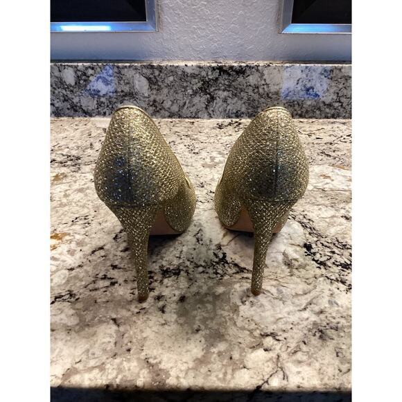 Badgley Mischka Humbie peep toe Pump  7.5 Gold Glitter Platfrom Heels Slip on - Picture 10 of 14